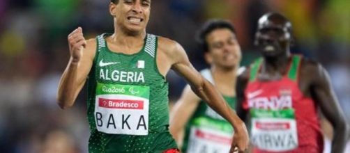 Abtellatif Baka, l'atleta algerino ipovedente che si è aggiudicato la finale dei 1500m