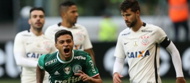 Cleiton Xavier comemora vitória por 1 a 0 contra o Corinthians, no Allianz Parque, na 7ª rodada do Brasileirão (Foto: Cesar Greco/Ag Palmeiras) Cleiton Xavier comemora vitória por 1 a 0 contra o Corinthians, no Allianz Parque, na 7ª rodada do Brasileirão (Foto: Cesar Greco/Ag Palmeiras)