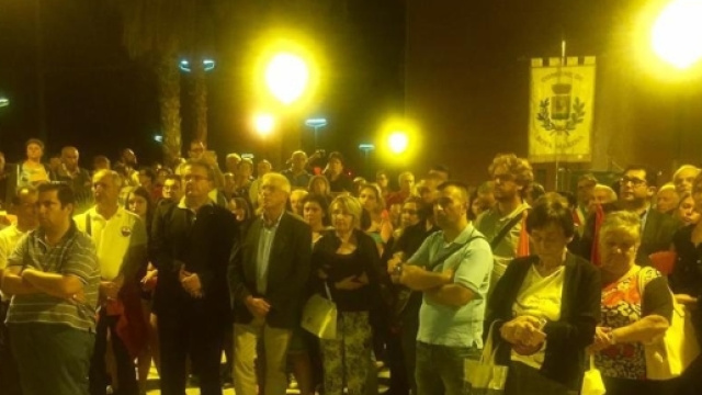 Calabria, il paese contro la 16enne stuprata per anni: "Se l'è ... - stadio24.com