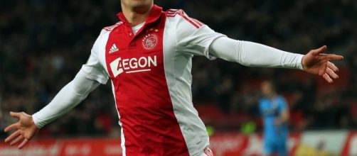 Arkadiusz Milik, qui ritratto con la maglia dell'Ajax.