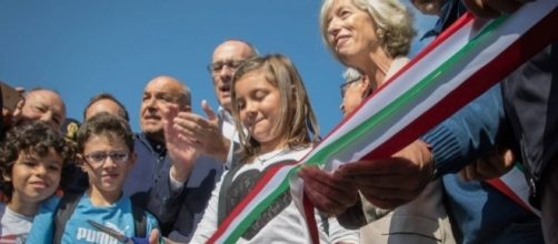 Il ministro Giannini all'inaugurazione del nuovo polo didattico di Amatrice