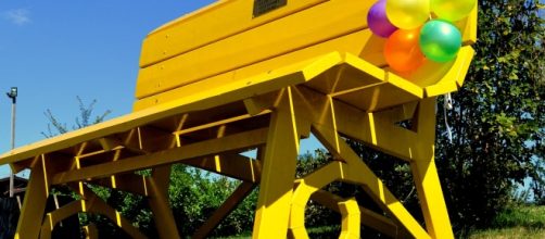 La Big Yellow Bench.foto di Alex Botto #langhe