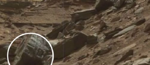 Scrittura aliena sui resti di un Ufo ritovati su Marte?