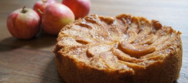 Apple Cake ...- thewyldekitchen.com Apple Cake ...- thewyldekitchen.com