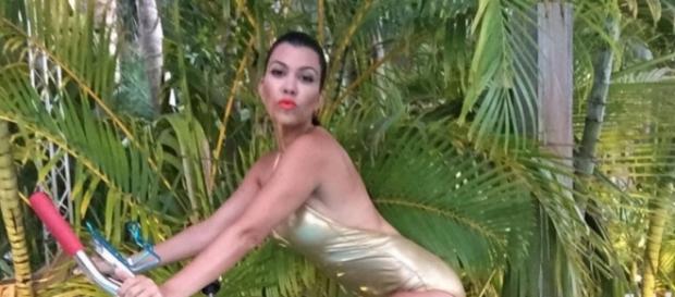 Kourtney Kardashian is dating with Scott Disick - toofab.com Kourtney Kardashian is dating with Scott Disick - toofab.com