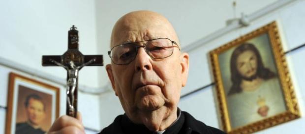 Morto padre Amorth, il famoso prete esorcista Morto padre Amorth, il famoso prete esorcista
