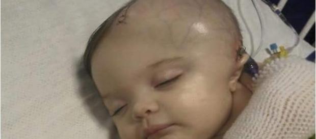 Pai coloca a vida da sua filha em risco Pai coloca a vida da sua filha em risco