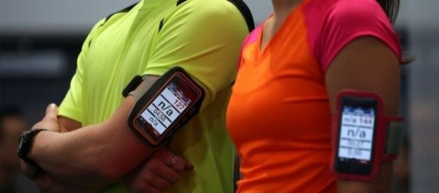 Tecnologia Wearable é uma tendência entre aqueles que praticam desporto. Tecnologia Wearable é uma tendência entre aqueles que praticam desporto.