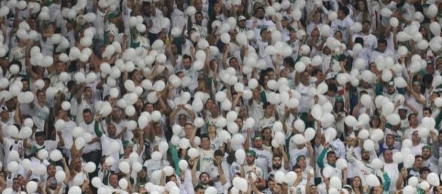 Torcida palmeirense teve pouco o que comemorar, até o gol de Gabriel Jesus, no final do segundo tempo (Crédito: Cesar Greco/Ag Palmeiras/Divulgação) Torcida palmeirense teve pouco o que comemorar, até o gol de Gabriel Jesus, no final do segundo tempo (Crédito: Cesar Greco/Ag Palmeiras/Divulgação)