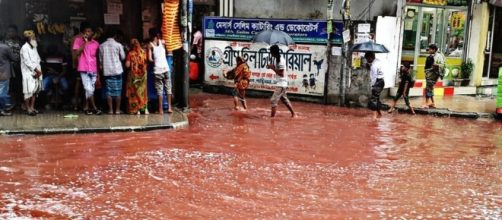 Scenario apocalittico per le vie di Dacca