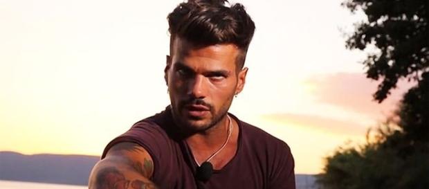 Claudio Sona, il tronista Gay di Uomini e Donne Claudio Sona, il tronista Gay di Uomini e Donne