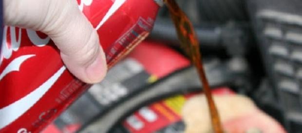 Coca-Cola e seu poder de destruição Coca-Cola e seu poder de destruição