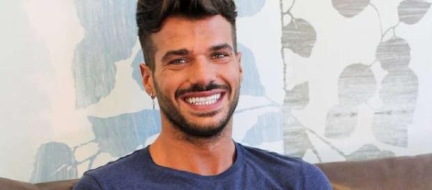 Uomini e Donne: Claudio Sona trono gay Uomini e Donne: Claudio Sona trono gay