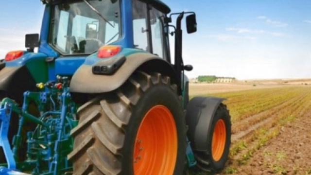 Fino a 60.000 euro a fondo perduto per l'acquisto o noleggio di macchine e trattori.