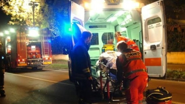 Investita davanti casa sua, la vittima &egrave; una ragazza di 17 anni.