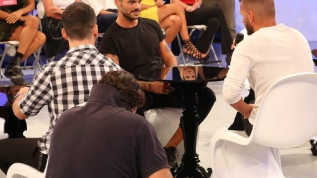 Replica Uomini e donne oggi 15 settembre