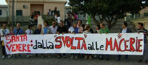 Cittadini di Santa Venere insieme al coordinamento di 'Proposta Militante'.