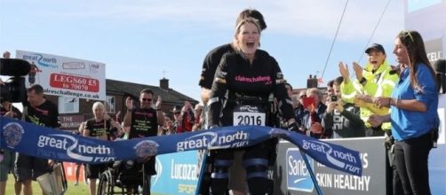 Huge crowds cheered as Claire Lomas completed the half marathon in South Shields, U.K.