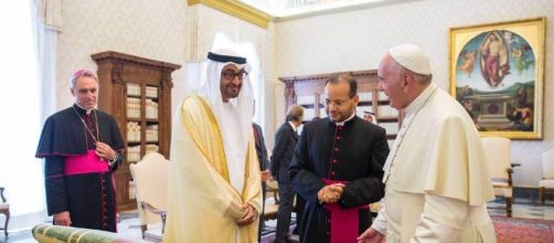 Il Principe emiratino Mohammed Bin Zayed al-Nahyan con Papa Bergoglio