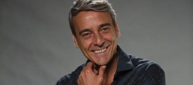 Ator está no ar com a novela Haja Coração Ator está no ar com a novela Haja Coração
