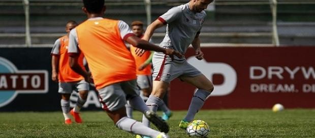 Henrique mantém esperanças no Fluminense durante o Brasileirão (Foto: Nelson Perez / Divulgação FFC) Henrique mantém esperanças no Fluminense durante o Brasileirão (Foto: Nelson Perez / Divulgação FFC)