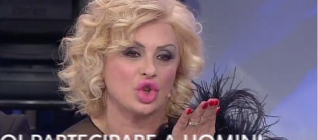 Uomini e Donne, rissa al Trono Over tra Tina e Laura Uomini e Donne, rissa al Trono Over tra Tina e Laura