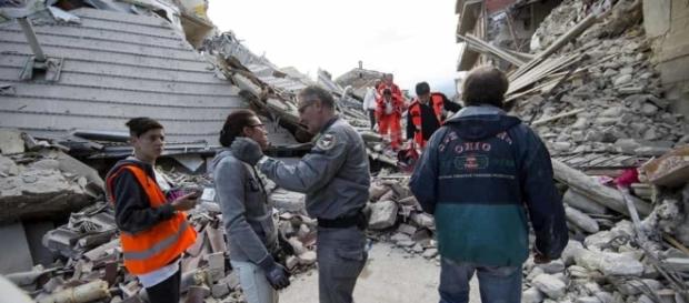 Volontari in azione tra i terremotati di Amatrice Volontari in azione tra i terremotati di Amatrice