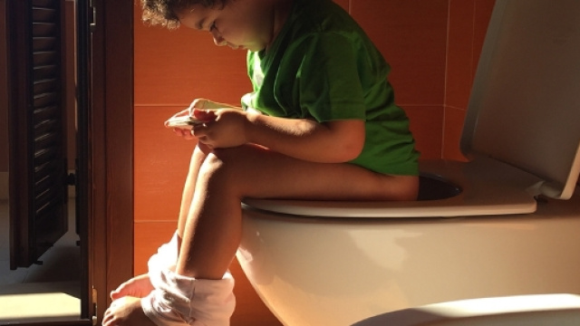 Genitori denunciati dalla figlia per aver pubblicato foto sui social network.