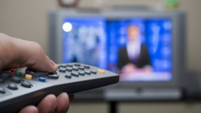 Guida Tv di stasera 16 settembre 2016: Il Segreto e Tale e quale Show.