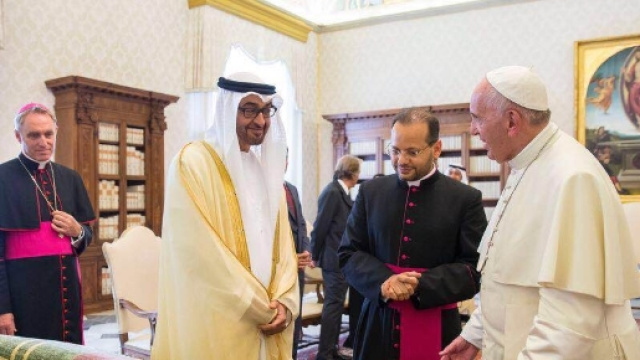 Il Principe emiratino Mohammed Bin Zayed al-Nahyan con Papa Bergoglio