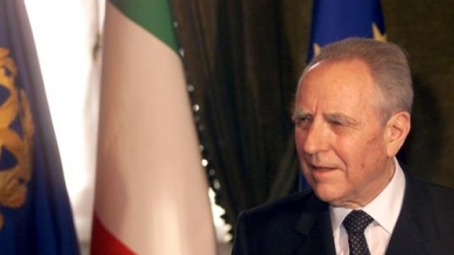 L'ex Presidente della Repubblica, #CarloAzeglioCiampi, è deceduto in una clinica romana. #BlastingNews