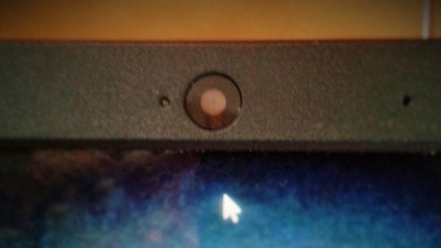 L'FBI consiglia di coprire la webcam per tutelare la privacy