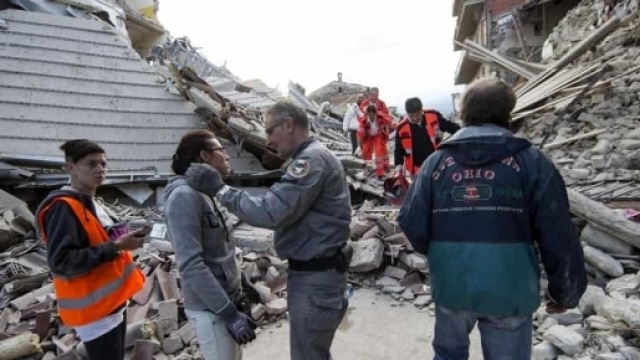 Volontari in azione tra i terremotati di Amatrice