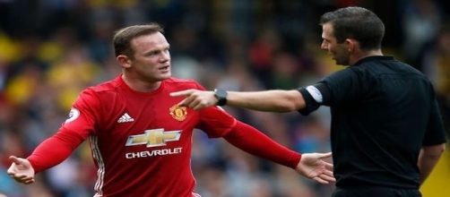 'Man United fans totally lose it with Wayne Rooney after defeat to Watford' - Mirror