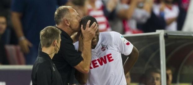 Jörg Schmadtke (l.) küsst den FC-Stürmer Modeste (r.) (Quelle: 1.FC Köln) Jörg Schmadtke (l.) küsst den FC-Stürmer Modeste (r.) (Quelle: 1.FC Köln)