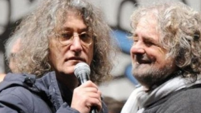 Grillo - Casaleggio: un libro rivela i retroscena tra i due