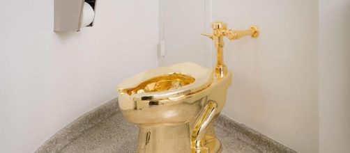 Il wc d'oro di Cattelan in mostra al Guggenheim di New York - La ... - lastampa.it