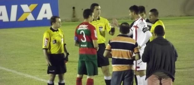 Depois de perder por 2 a 0 para o Tombense, a Portuguesa deverá disputar pela primeira vez em sua história a quarta divisão do futebol nacional Depois de perder por 2 a 0 para o Tombense, a Portuguesa deverá disputar pela primeira vez em sua história a quarta divisão do futebol nacional
