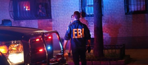 FBI enquêtant sur les explosions de New York FBI enquêtant sur les explosions de New York
