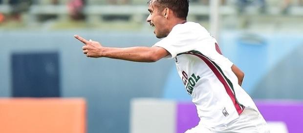 Honrando a camisa 10, Scarpa dá a vitória ao Fluminense na Arena do Grêmio (Foto: Globoesporte) Honrando a camisa 10, Scarpa dá a vitória ao Fluminense na Arena do Grêmio (Foto: Globoesporte)