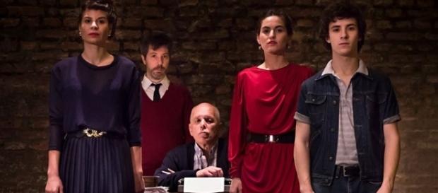 Particular dramaturgia y dirección Particular dramaturgia y dirección