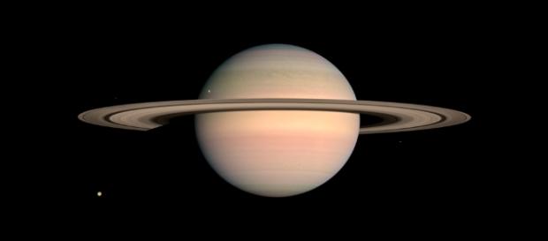 Saturno ha sido fotografíado en numerosas ocasiones por Cassini con gran detalle Saturno ha sido fotografíado en numerosas ocasiones por Cassini con gran detalle