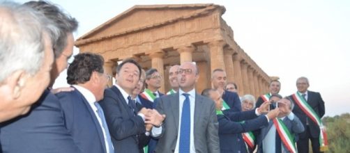 Riforma pensioni, novità sull'Ape di Renzi: ridimensionata. Foto: Renzi e Alfano ad Agrigento, ph Calogero Giuffrida