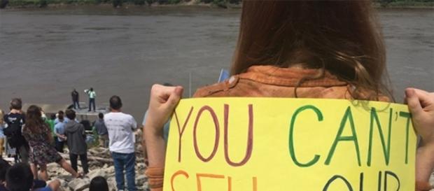 Demonstrators in Kansas City protest Dakota Access Pipeline - + ... - kshb.com Demonstrators in Kansas City protest Dakota Access Pipeline - + ... - kshb.com