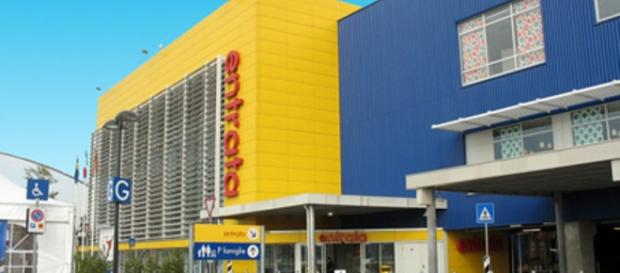 Nomadi tentano di fare spesa gratis all'Ikea di Padova Nomadi tentano di fare spesa gratis all'Ikea di Padova