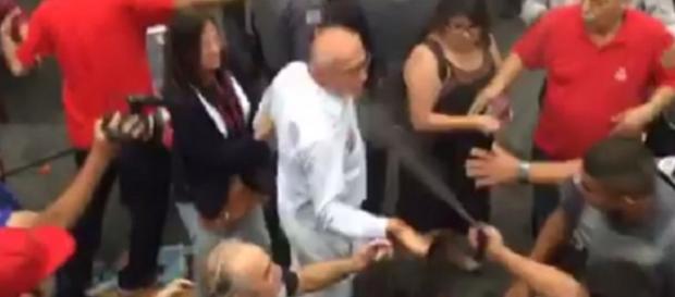 Suplicy em manifestação contra Temer Suplicy em manifestação contra Temer