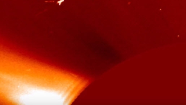 Il presunto UFO da una foto del satellite SOHO.