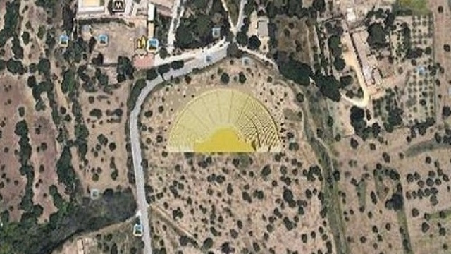 l'area in cui dovrebbe trorvarsi il teatro