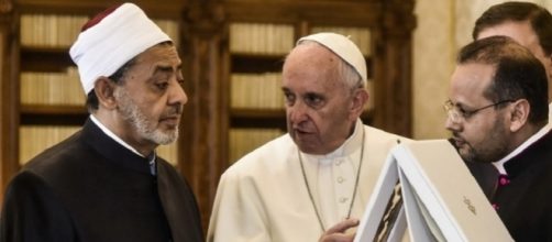 L'incontro tra Papa Francesco e l'imam Ahmed al Tayeb