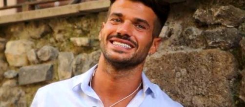 Video Uomini e donne, ecco i nuovi tronisti: Claudio Sona sul trono gay